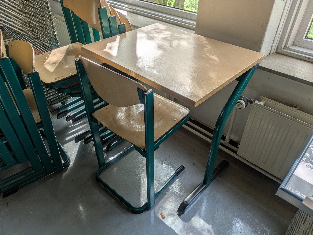 9 sets school tafels en stoelen, Huis en Inrichting, Ophalen, Gebruikt, Bruin, Vijf, Zes of meer stoelen
