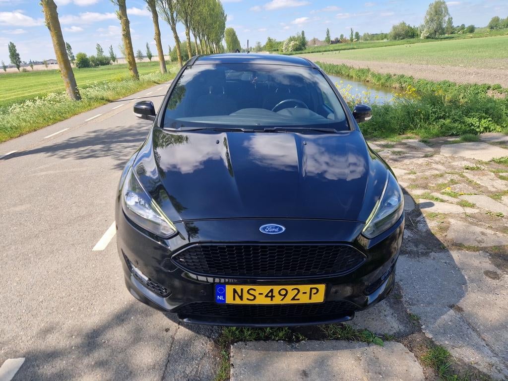 Ford Focus 1.0 Ecoboost 92KW 5D 2017 Zwart, Auto's, 125 pk, Zwart, Origineel Nederlands, 1200 kg