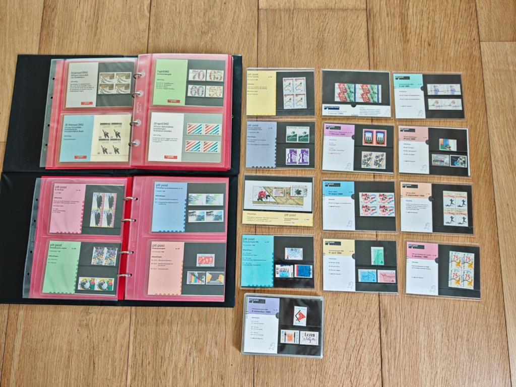 PTT postzegel mapjes. Nr. 1 - 83 (1982 tot en met 1991), Postzegels en Munten, Postzegels | Nederland, Ophalen of Verzenden, Na 1940