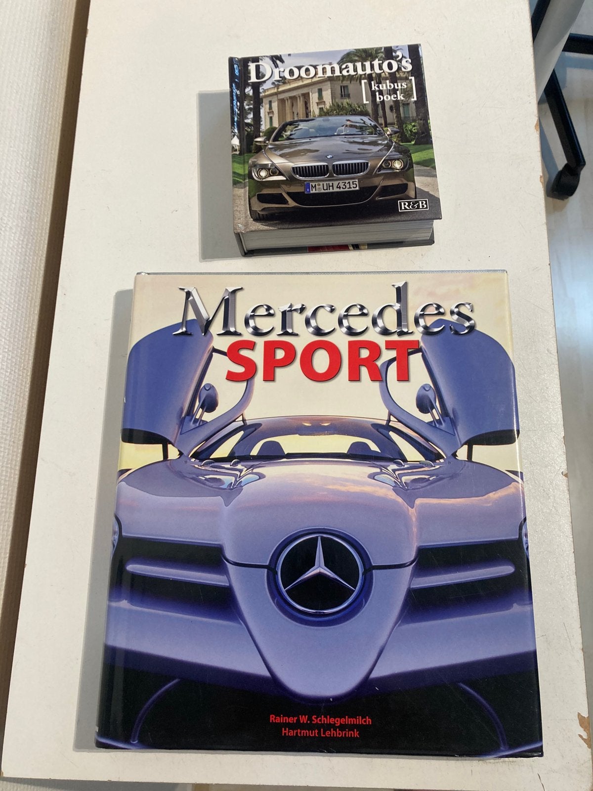 2 boeken: mercedes + diverse persooenauto’s, Ophalen of Verzenden, Zo goed als nieuw, Mercedes