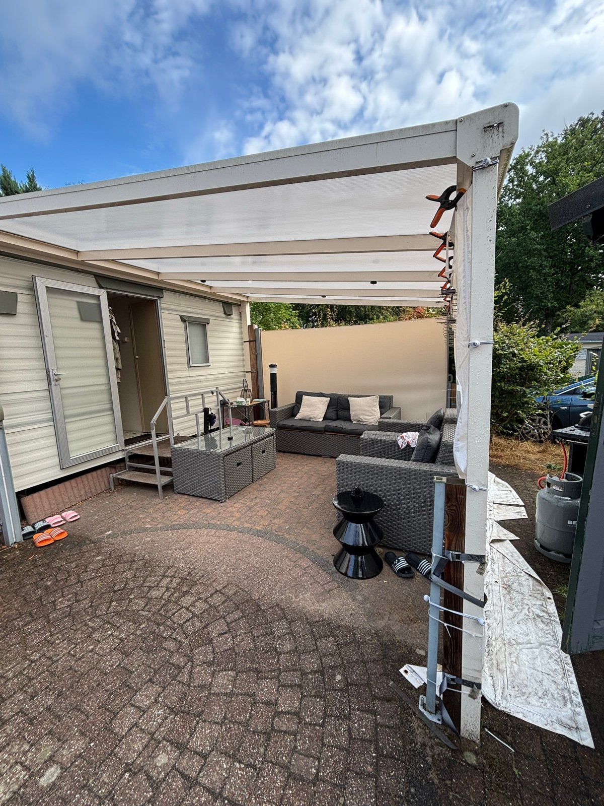 Ruime aluminium veranda/overkapping (4x3,5m) met windscherme, Tuin en Terras, Ophalen, Zo goed als nieuw, Veranda