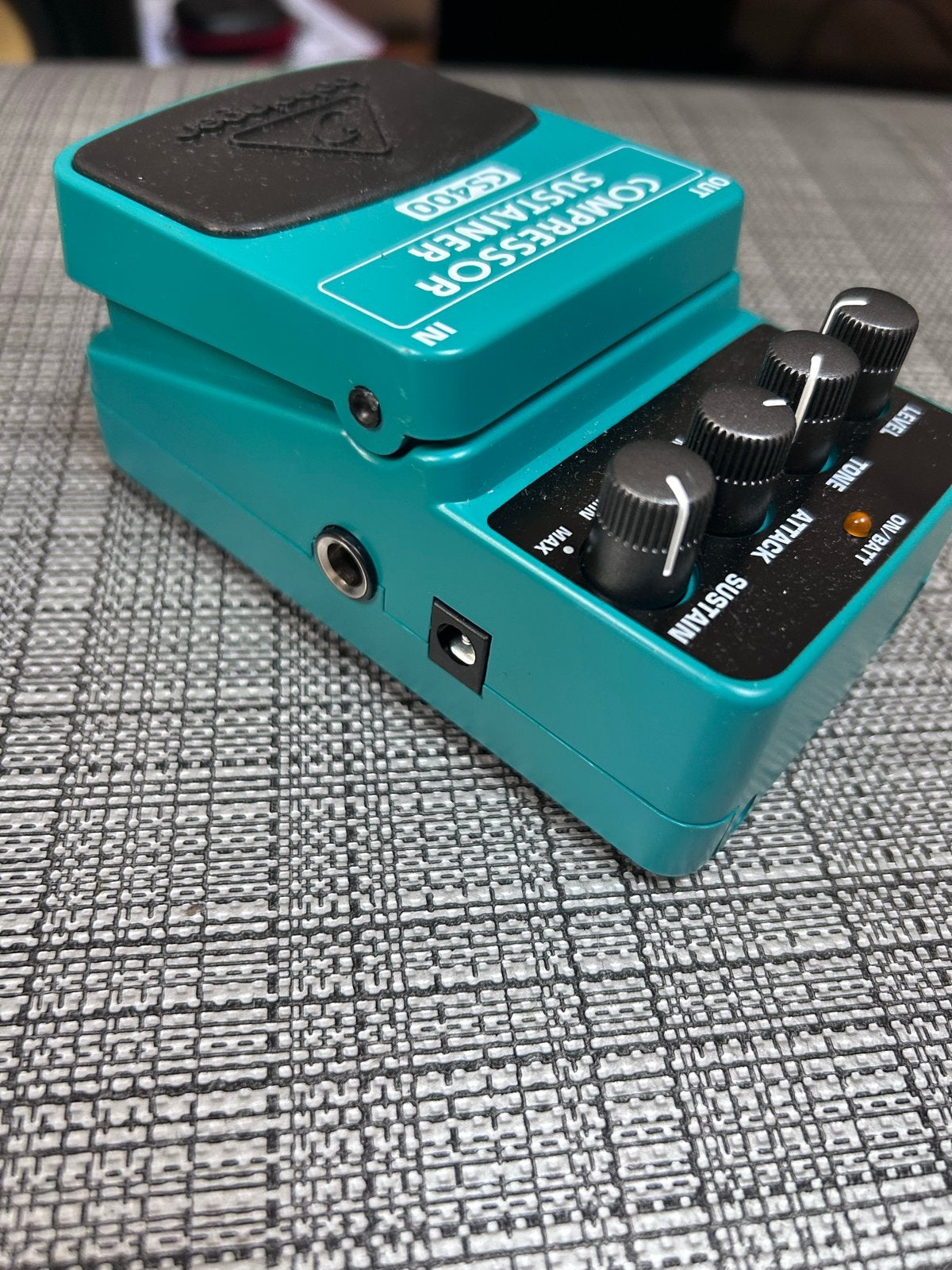 Behringer CS400 Compressor Sustainer gitaarpedaal, Ophalen of Verzenden, Zo goed als nieuw, Compressor