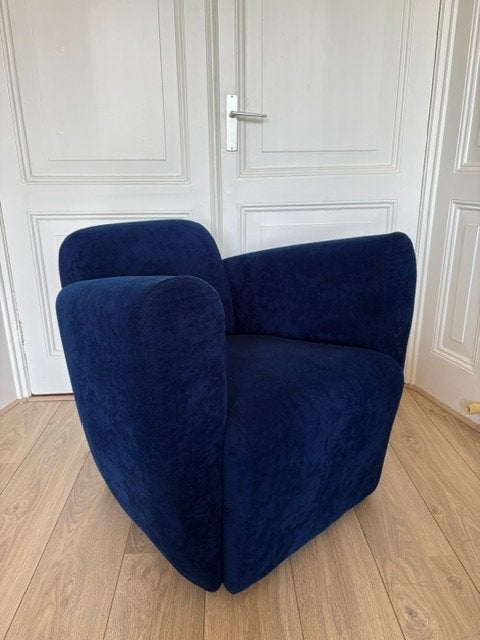 Design fauteuil koningsblauw – organische vorm – fluweel, Ophalen, 75 tot 100 cm, Zo goed als nieuw, 75 tot 100 cm