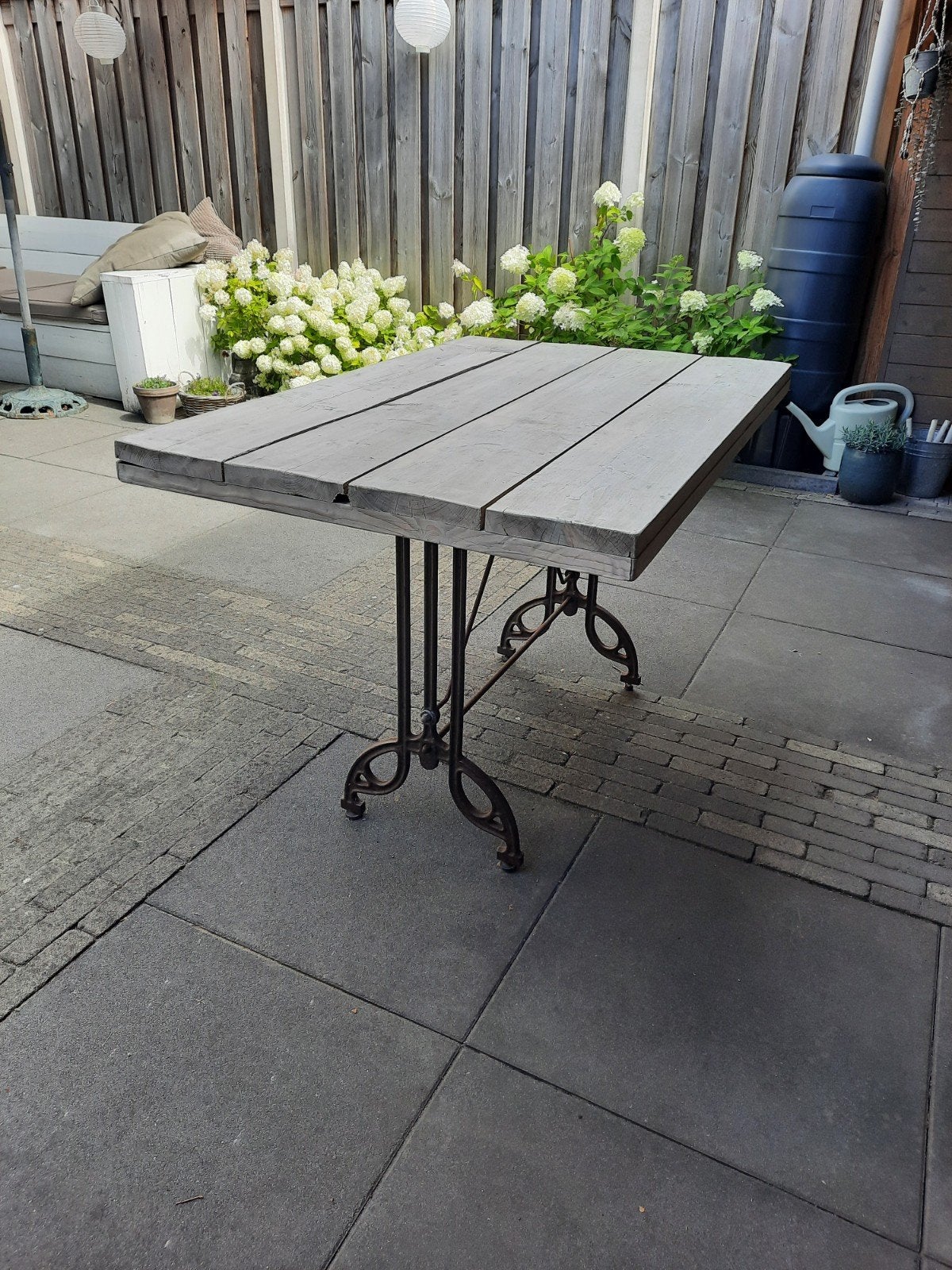 steigerhouten tuintafel  met vintage onderstel, Ophalen, Zo goed als nieuw, Rechthoekig, Hout