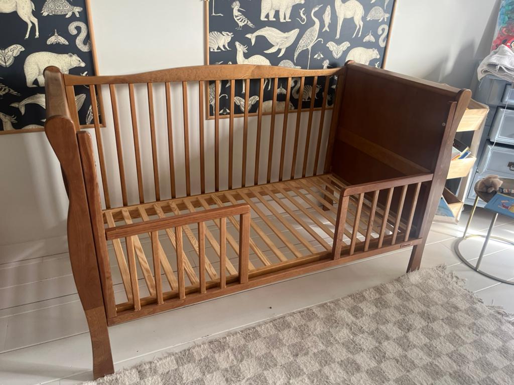 Woodies Noble 2 in 1 ledikant en peuterbed  70x140 – hout, Kinderen en Baby's, Babywiegjes en Ledikanten, Zo goed als nieuw, Ledikant