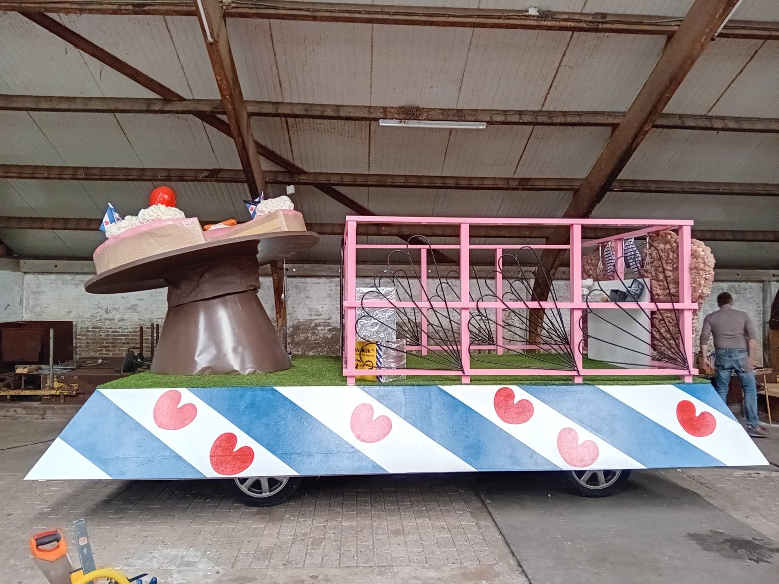 Te huur: versierde wagen - praalwagen - bakkerswagen - Fries, Hobby en Vrije tijd, Feestartikelen | Verhuur, Ophalen, Zo goed als nieuw