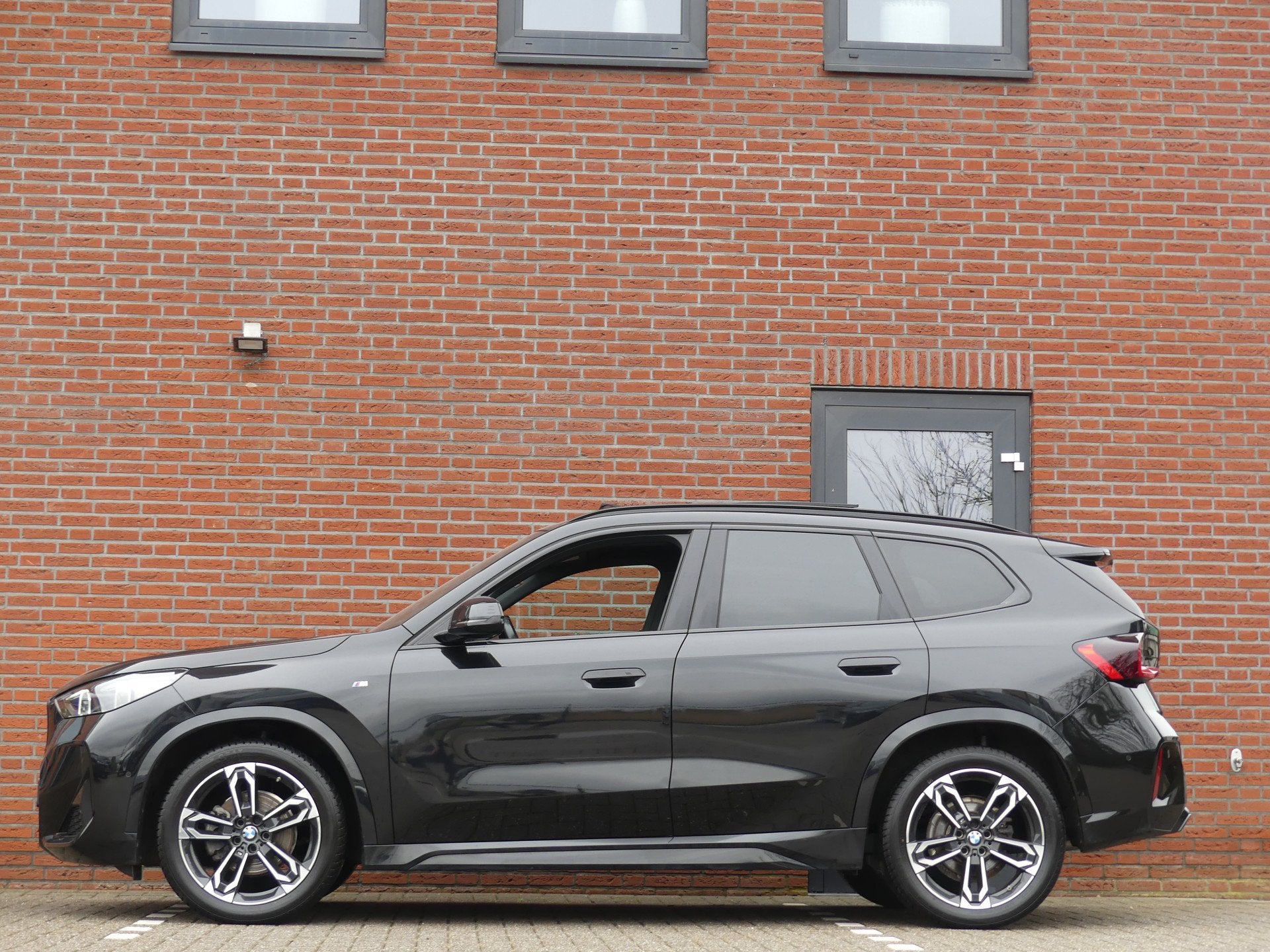 BMW X1 sDrive18i M-Sport / Panoramadak, 136 pk, Gebruikt, Automatische klimaatregeling, Zwart