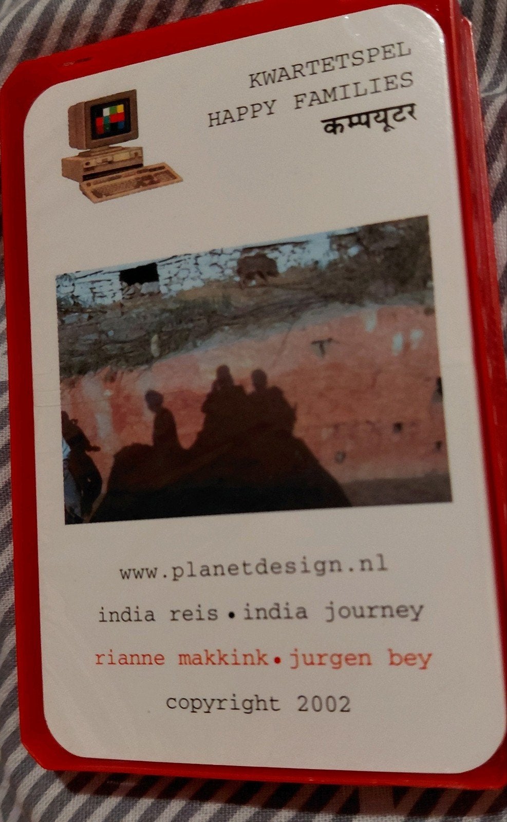 Kwartetspel Happy Families - Planet Design (2002), Vijf spelers of meer, Ophalen of Verzenden, Nieuw, Planet Design