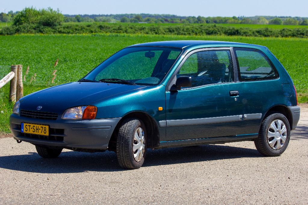 Toyota Starlet 1.3 16V AUT 1998 Groen, Auto's, Toyota, Automaat, Stof, 4 cilinders, Starlet