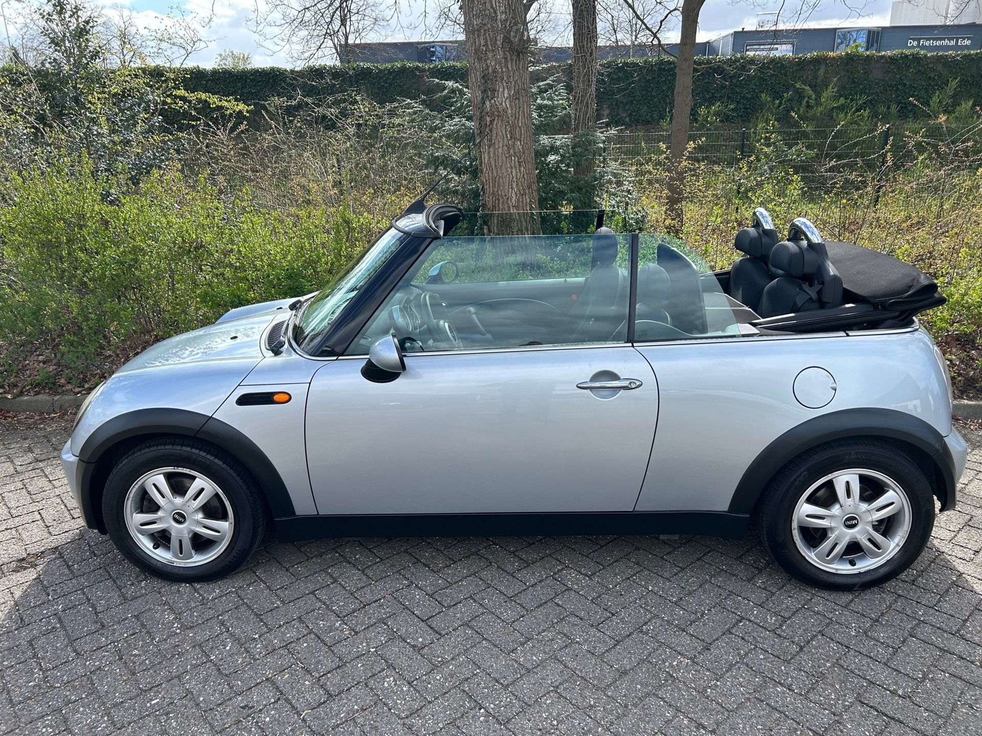 Mini Mini Cabrio 1.6 Cooper Pepper zeer nette staat!, Voorwielaandrijving, Dealer onderhouden, Gebruikt, 4 cilinders