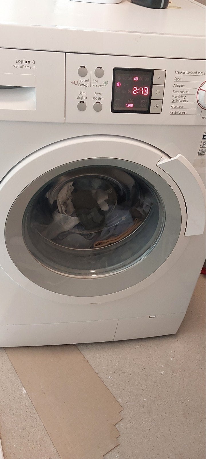 Foto 2 van Bosch Logixx 8 VarioPerfect Wasmachine - Zo goed als nieuw