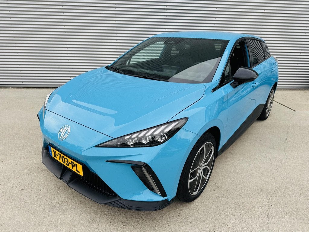 MG MG4 Electric Luxury 64 kWh Trekhaak | 360 Camera | circa, Auto's, MG, Automaat, Achterwielaandrijving, Gebruikt, Leder en Stof
