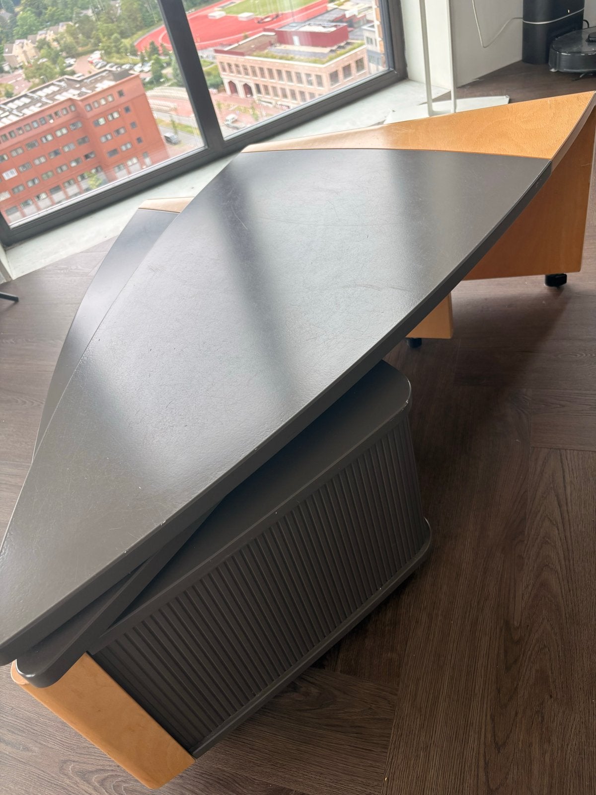 Leolux Salontafel - Modern Design, Huis en Inrichting, Tafels | Salontafels, Gebruikt, 100 tot 150 cm, Leolux, Overige vormen