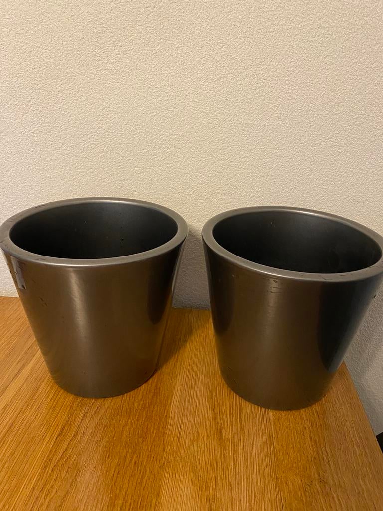 2 bloempotten, Ophalen, Rond, Zo goed als nieuw, Aardewerk