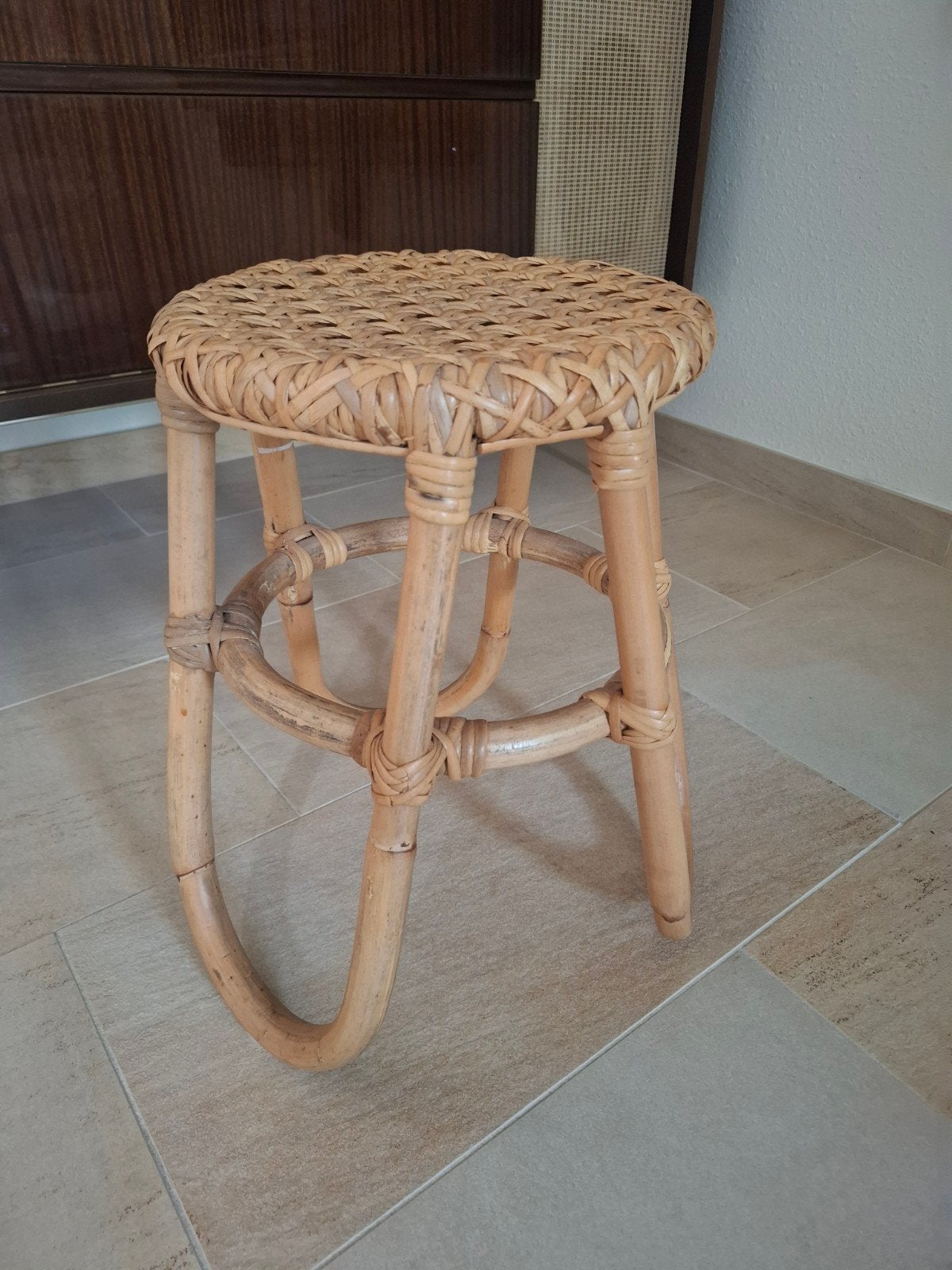 mooi gevlochten bamboe kruk., Huis en Inrichting, Ophalen, Gebruikt, Overige materialen