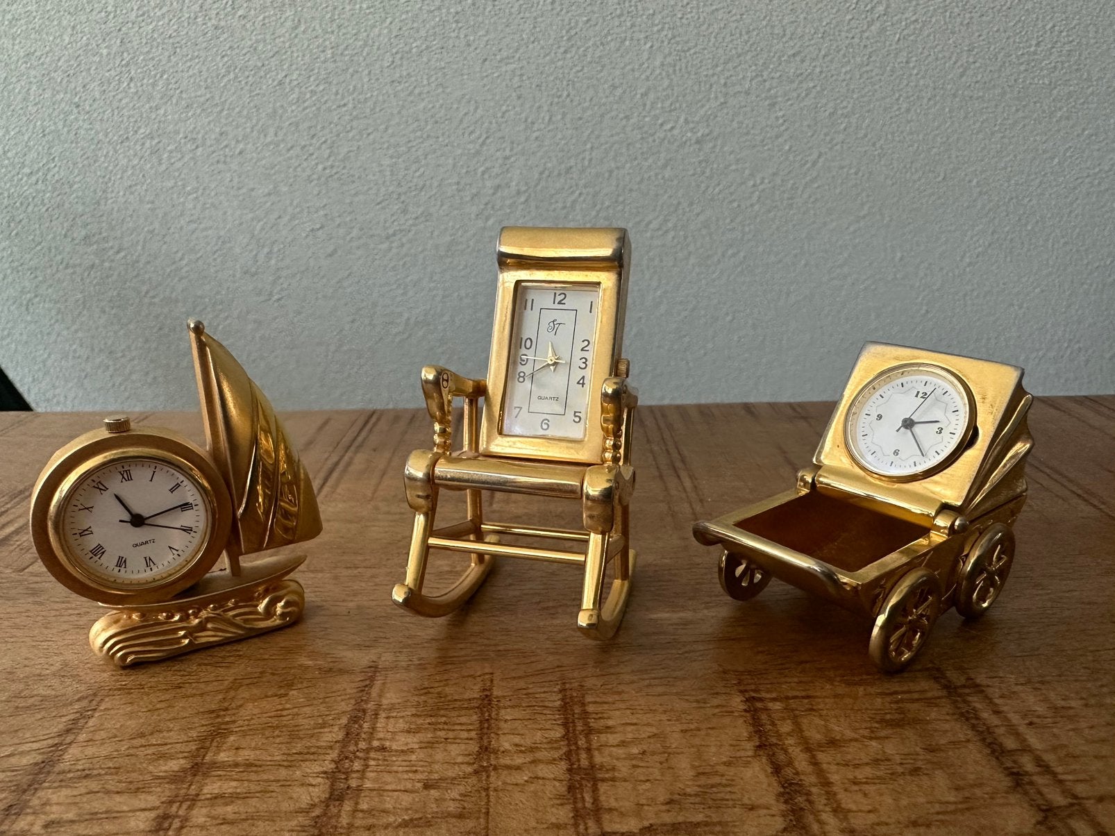 Klokjes miniatuur schommelstoel kinderwagen zeilboot, Ophalen of Verzenden
