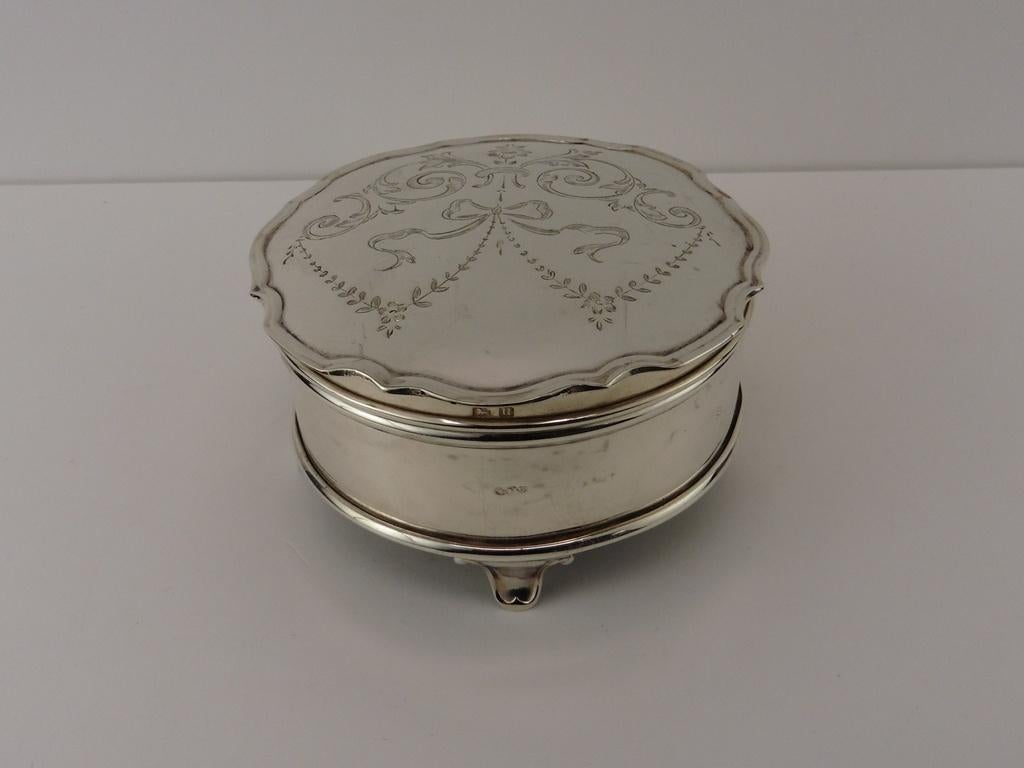 Zilveren sieradendoosje                                 Z132, Antiek en Kunst, Ophalen of Verzenden, Zilver