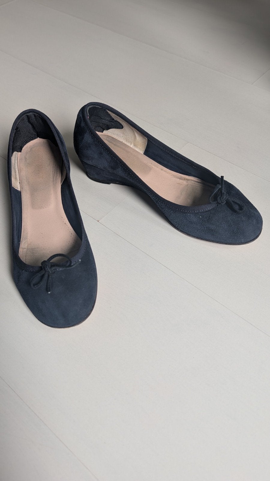 Donkerblauwe suède ballerina's met sleehak, Vero cucio, Blauw, Gedragen, Ballerina's