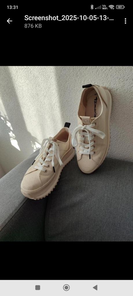 Tamaris maat 40 als nieuw kleur crème, Tamaris, Beige, Ophalen of Verzenden, Sneakers of Gympen