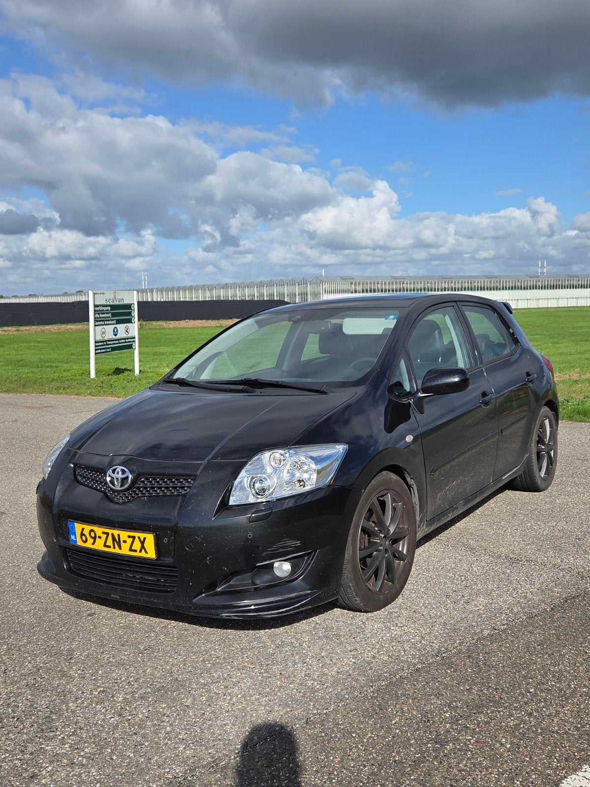Toyota Auris 1.6 MMT 2008 UNIEK Zwart toyota sport, Dealer onderhouden, 450 kg, 4 cilinders, Zwart
