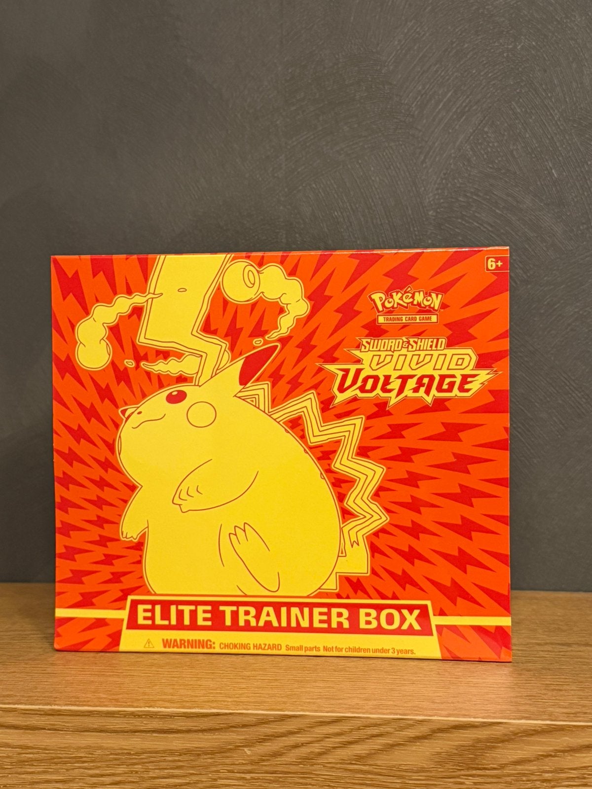Vivid Voltage Elite Trainer Box, Hobby en Vrije tijd, Verzamelkaartspellen | Pokémon, Ophalen of Verzenden, Nieuw