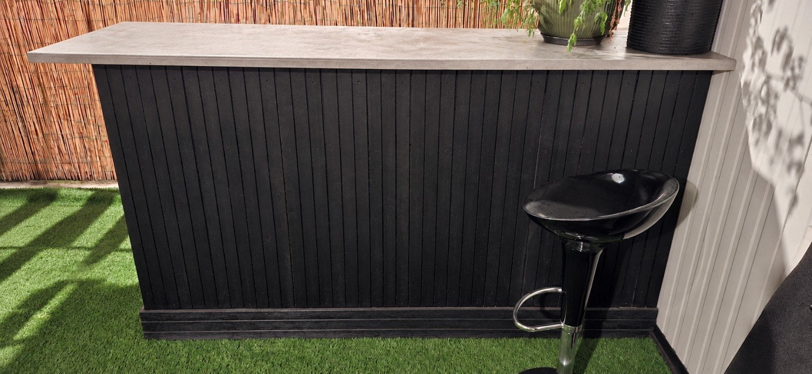 Zwarte houten bar met betonlook blad GRATIS MOET ZSM WEG, Ophalen, Gebruikt