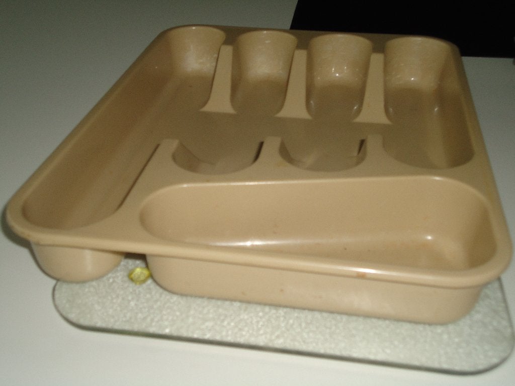 besteklade beige 33,5 x 26,5 x bijna 5 cm hoog, Beige, Overige typen, Kunststof, Ophalen of Verzenden