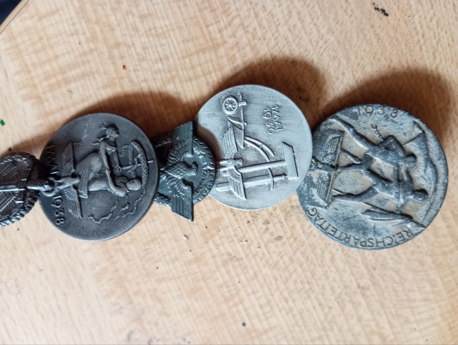 Duitse WW 2 pin badges, Verzamelen, Speldjes, Pins en Buttons, Verzenden, Nieuw