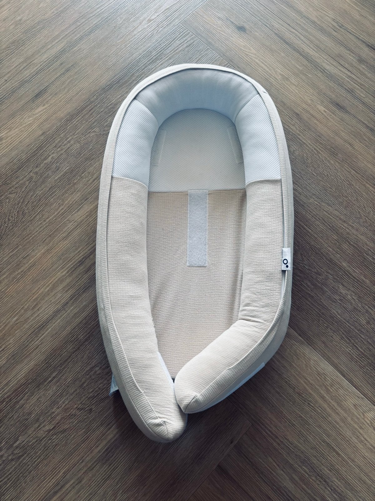 Doomoo Cocoon babynestje beige/sand, Kinderen en Baby's, Ophalen, Zo goed als nieuw