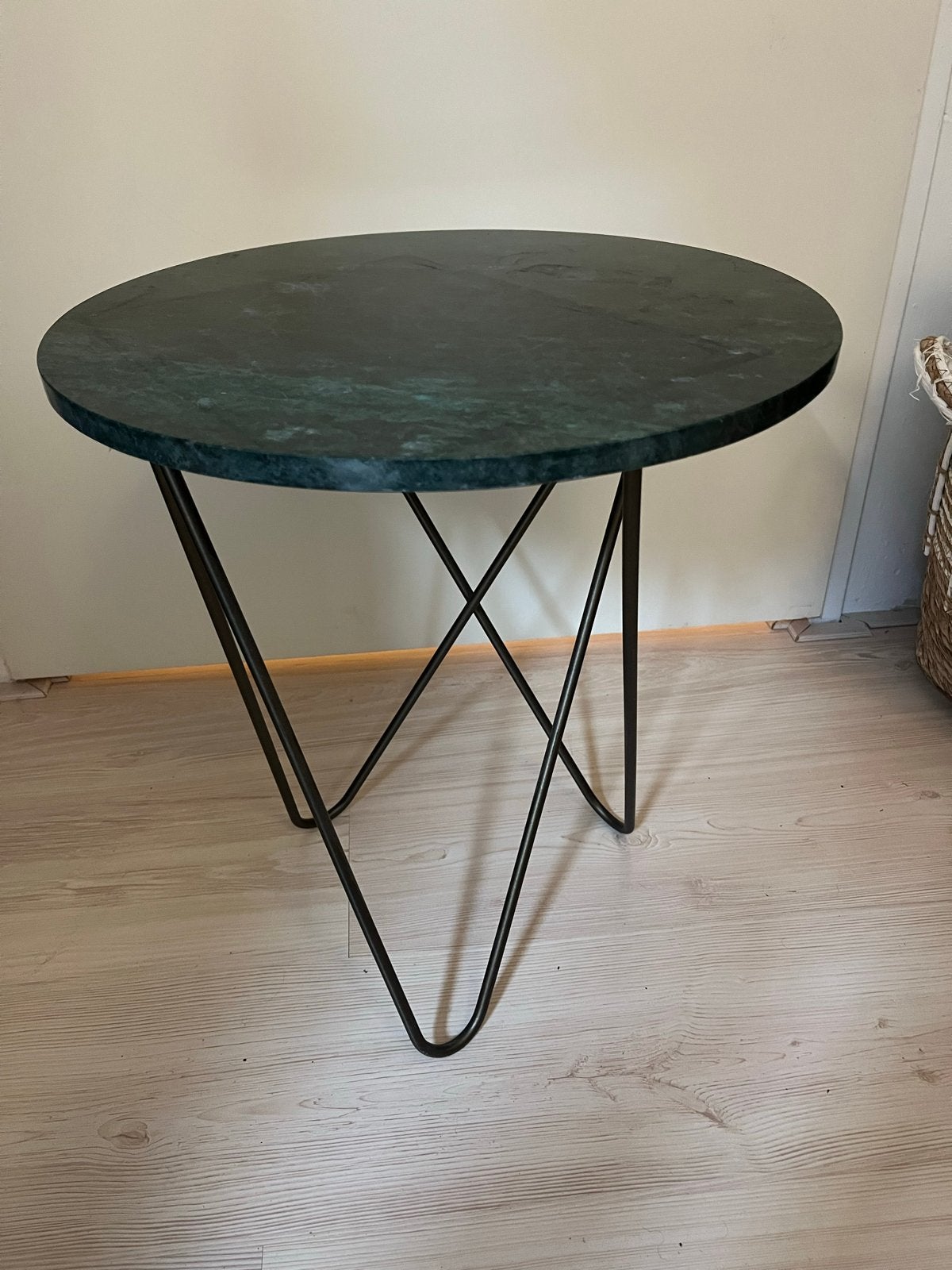 Ronde bijzettafel met marmeren look blad, Overige materialen, Gebruikt, Rond, 55 tot 75 cm