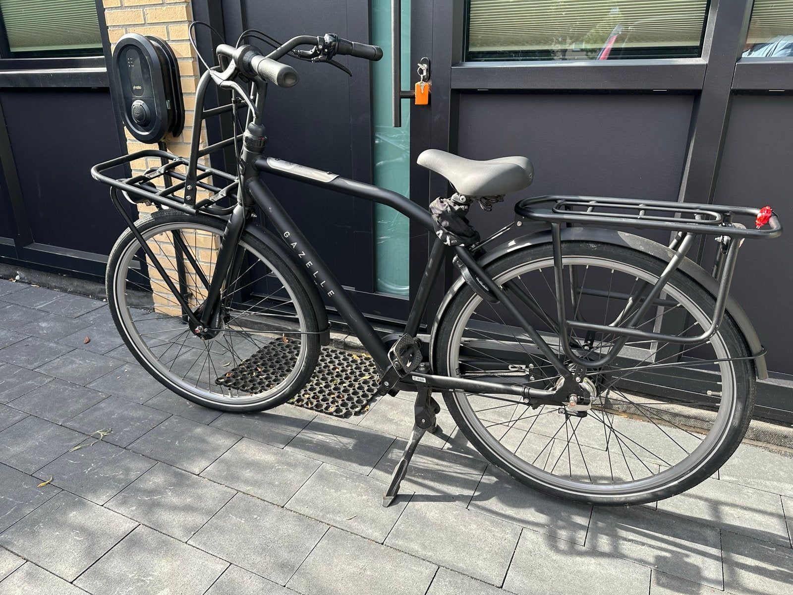 Foto 2 van Gazelle NL zwart Transportfiets - 7 versnellingen - 24 inch