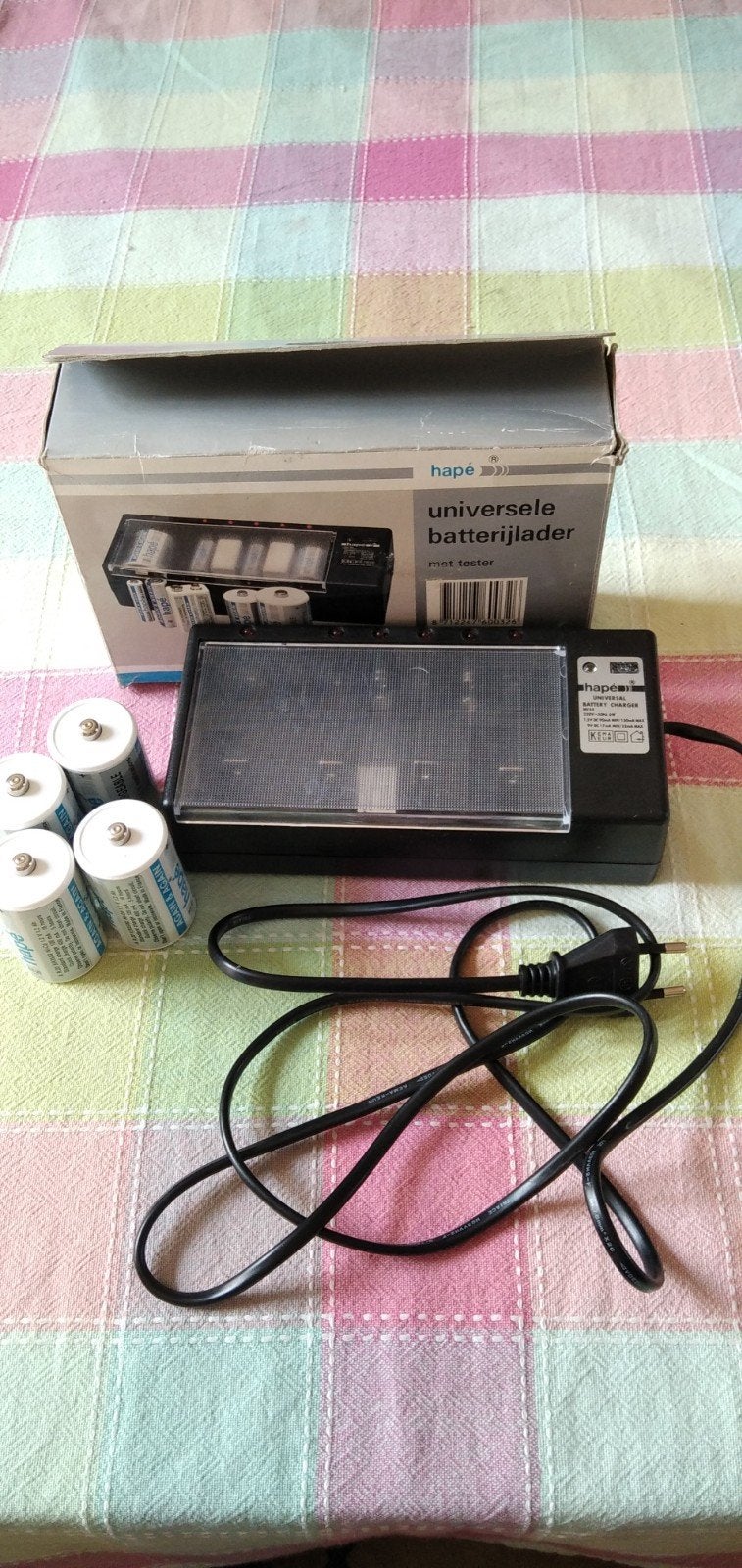 Hape batterij lader met 4 D batterijen, Ophalen, Gebruikt