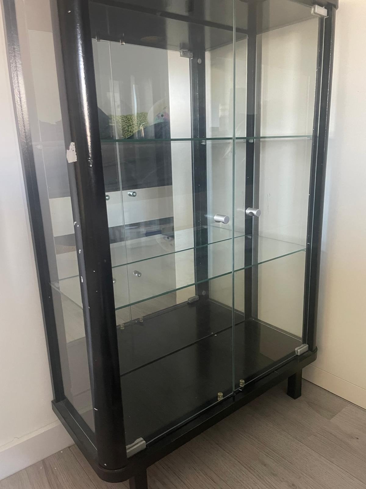 Houten vitrinekast met glazen deuren en planken, Huis en Inrichting, Kasten | Vitrinekasten, Ophalen, Glas, 50 tot 100 cm, Minder dan 25 cm