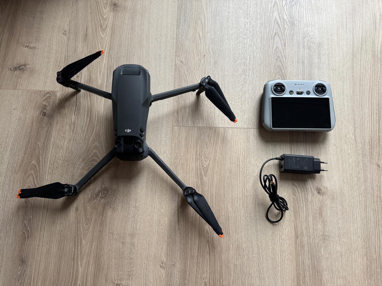 DJI Mavic 3 Classic + DJI RC met scherm | 15x gebruikt, Ophalen, Zo goed als nieuw