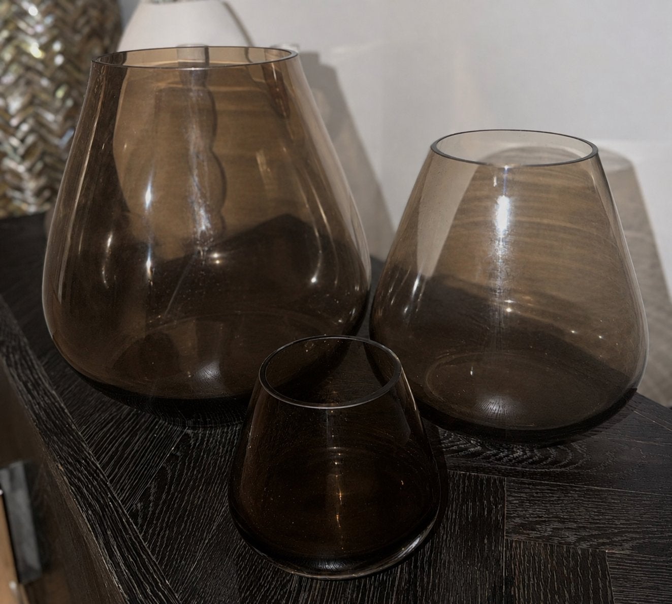 Set van 3 Tasman Smokey Taupe Vazen - Luxe & Warmte, Huis en Inrichting, Woonaccessoires | Vazen, Bruin, Met patroon/structuur