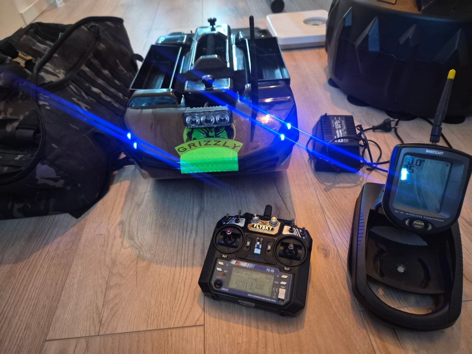voyager nexus voerboot met rf15 fishfinder, Watersport en Boten, Ophalen, Gebruikt, Overige typen