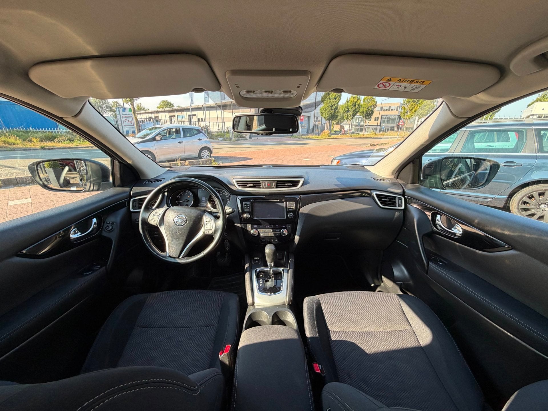 Nissan Qashqai 1.2 Acenta AUT|NAVI|Cruise|Camera|Trekhaak, Euro 5, Stof, Gebruikt, 680 kg