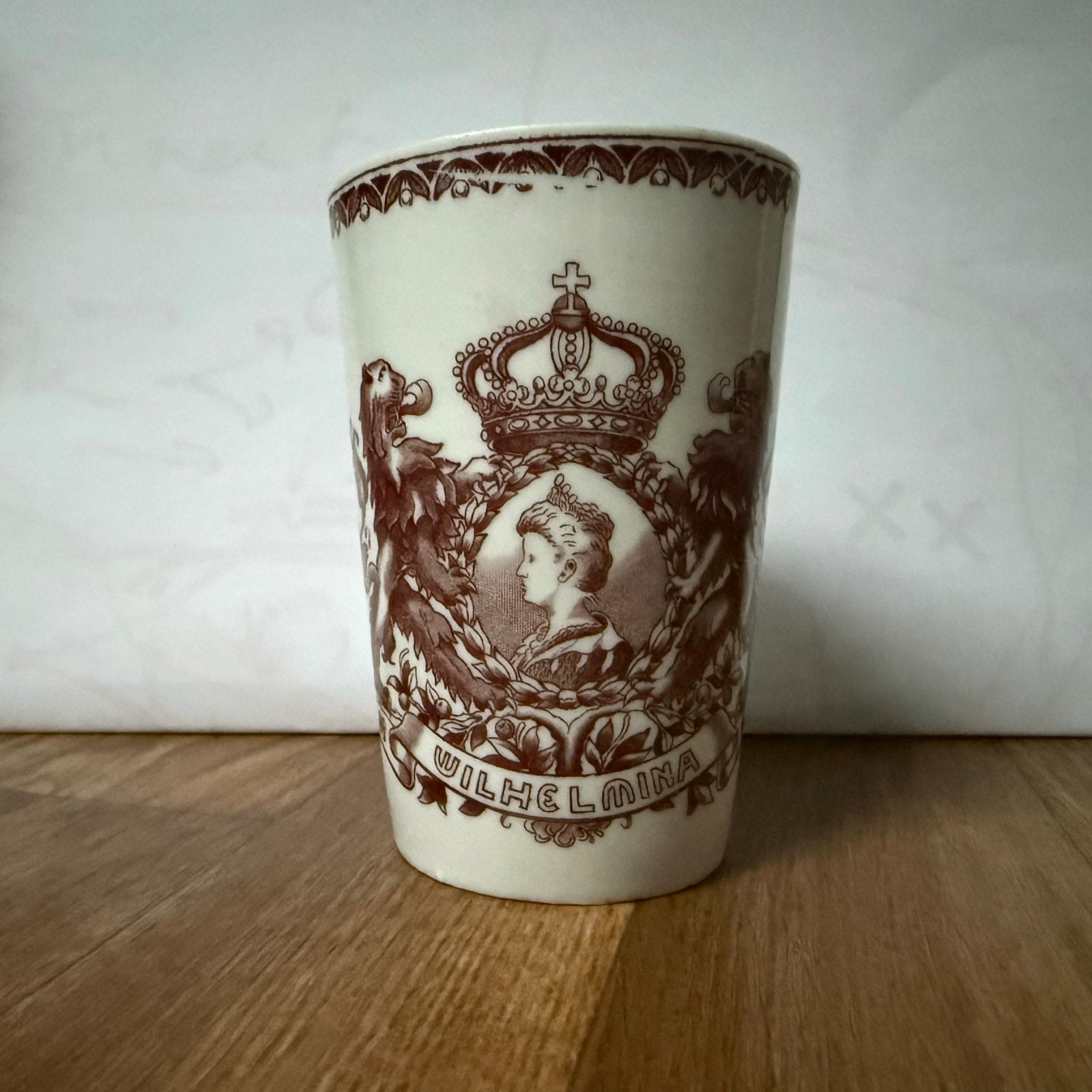 Gedenkbeker 1923 Wilhelmina 25-jarig regeeringsjubileum, Antiek en Kunst, Ophalen of Verzenden