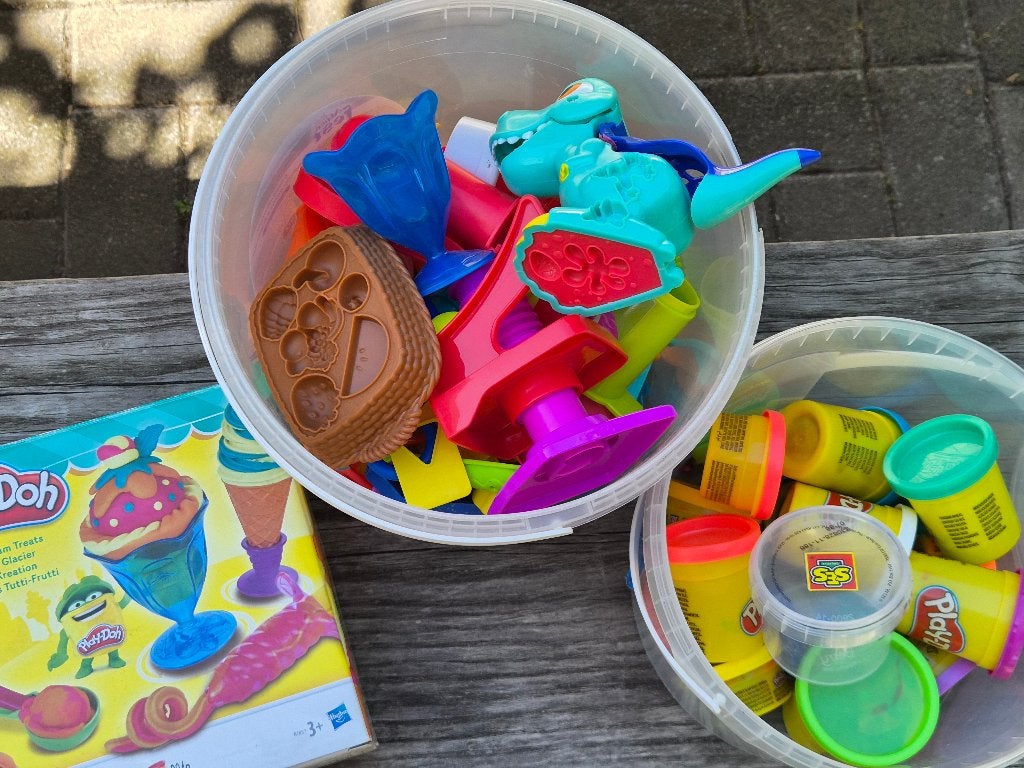 Play-Doh set met diverse vormpjes en klei, Kinderen en Baby's, Speelgoed | Educatief en Creatief, Ophalen, Gebruikt, Bouwen