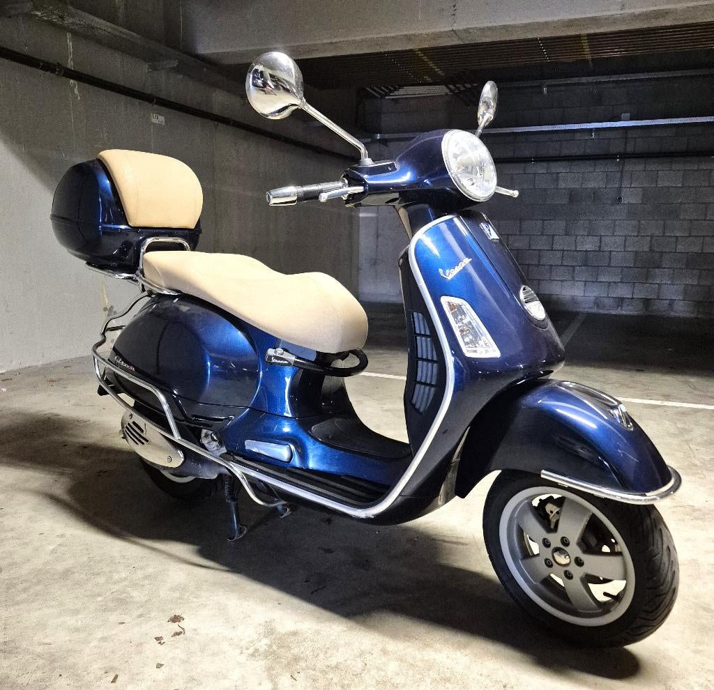 VESPA GTS 300   PIAGGIO injectie blauw metallic, Scooter, Gebruikt, Particulier, Automaat