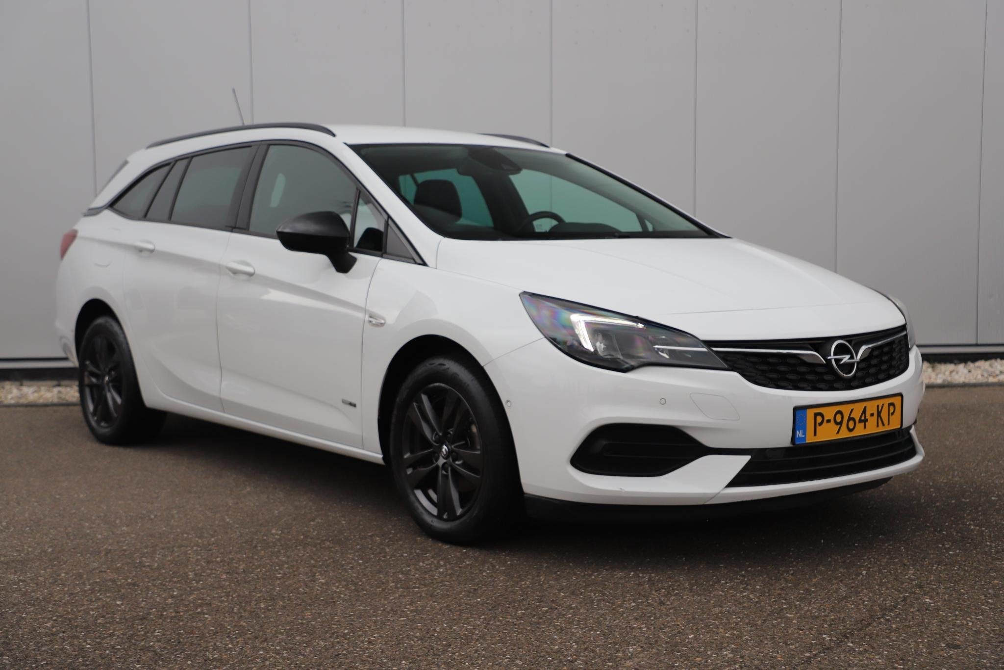 Foto 3 van Opel Astra Sports Tourer 1.2 Design & Tech 110PK Navigatie A