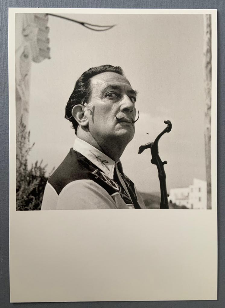 Salvador Dalí door Lies Wiegman (1963), Verzamelen, Verzenden, 1960 tot 1980, Ongelopen, Sterren en Beroemdheden