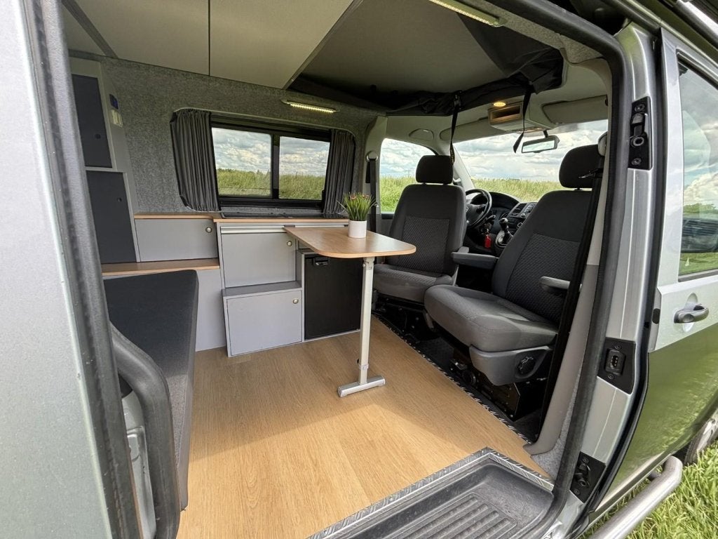 Foto 16 van Volkswagen T5 | 2015 | Euro 4 | 4 slaapplaatsen | Org.NL