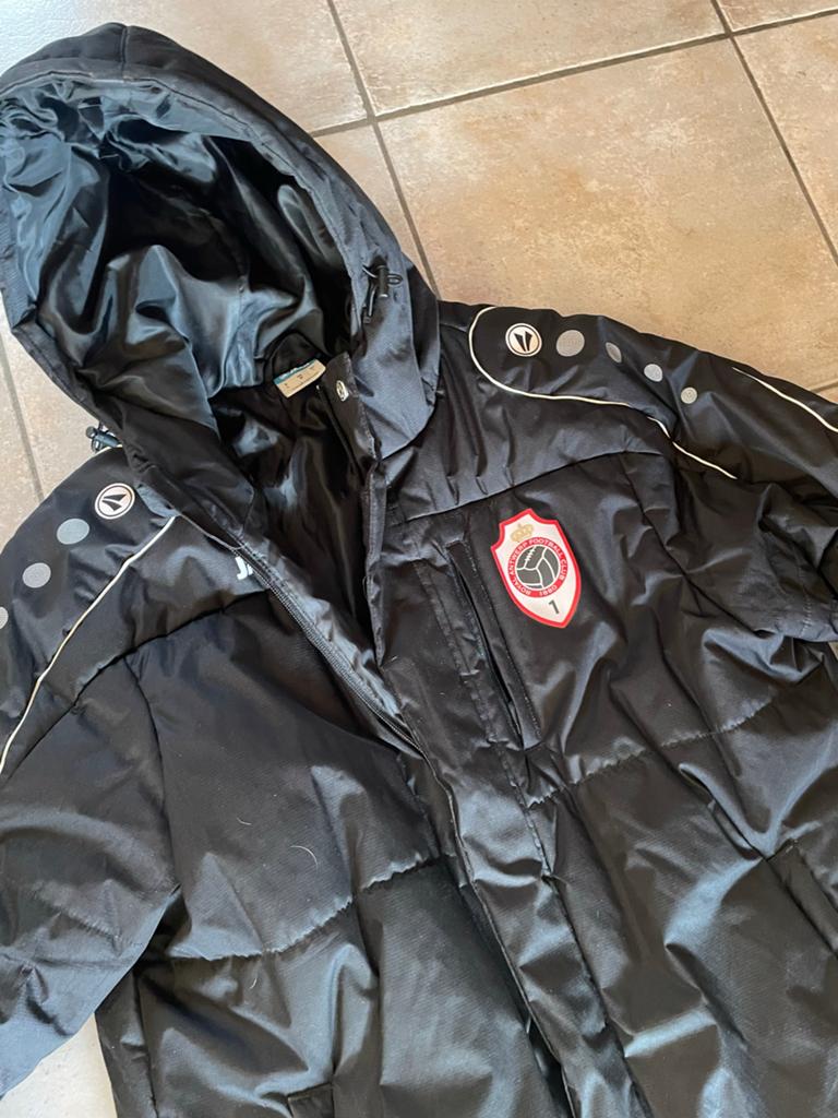 NIEUW Jako Winterjas Zwart maat Large - Royal Antwerp FC, Ophalen, Nieuw, Maat 52/54 (L), Zwart