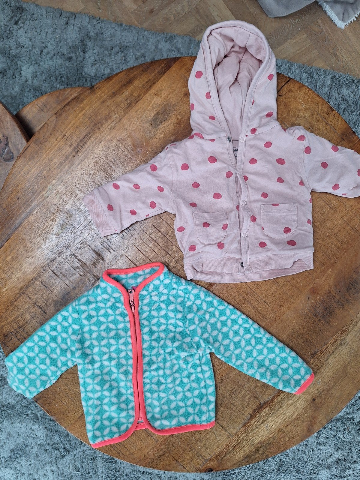 2 warme en kleurrijke vestjes maat 62 - Prénatal & Hema, Prénatal, HEMA, Ophalen of Verzenden, Zo goed als nieuw, Truitje of Vestje