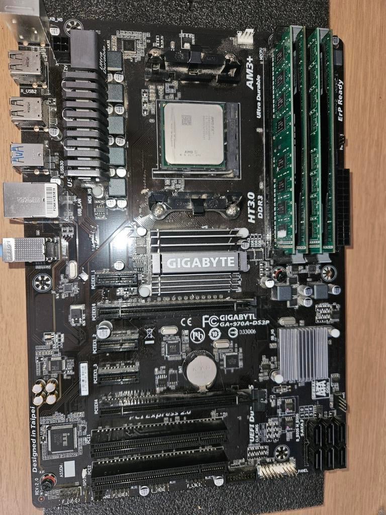 16gb ddr3 - Gigabyte GA-970A-DS3P - AMD FX-8350, Computers en Software, Moederborden, Gebruikt, AM3+, DDR3, Ophalen of Verzenden