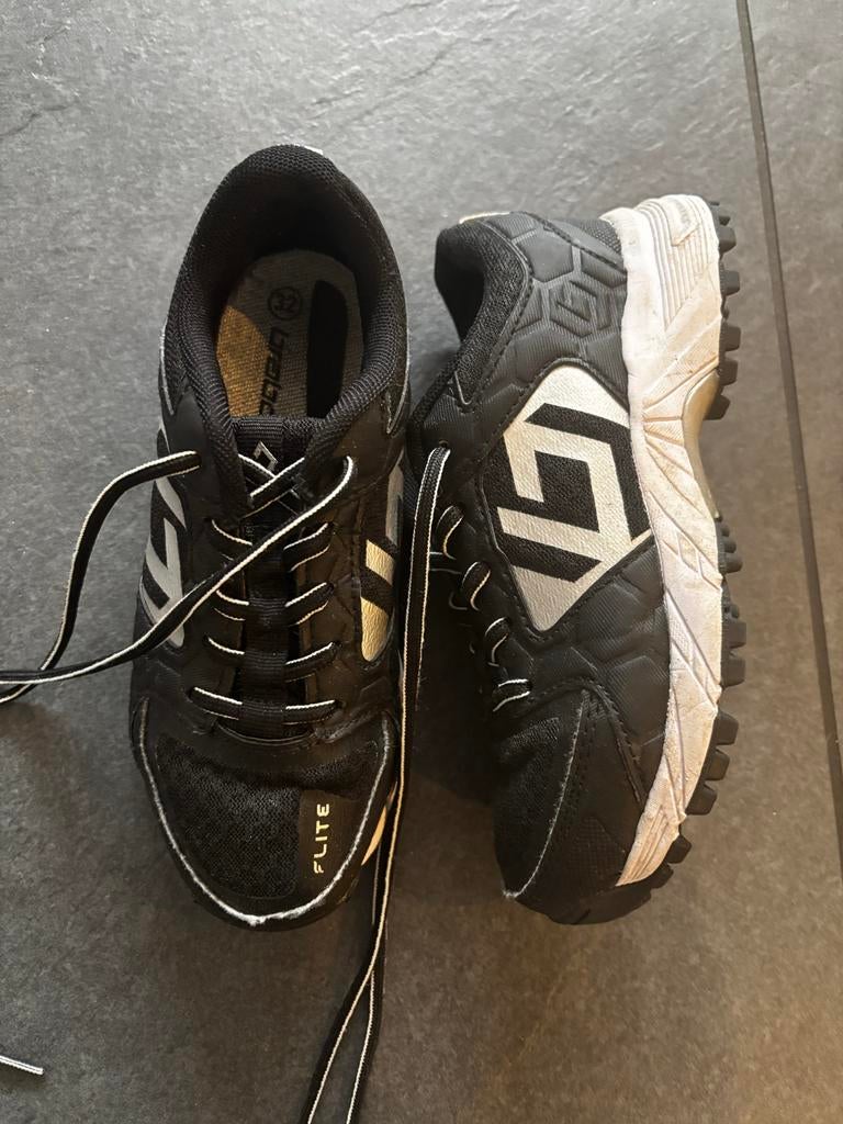 Brabo Hockeyschoenen Veld - Maat 32, Ophalen of Verzenden, Gebruikt, Schoenen