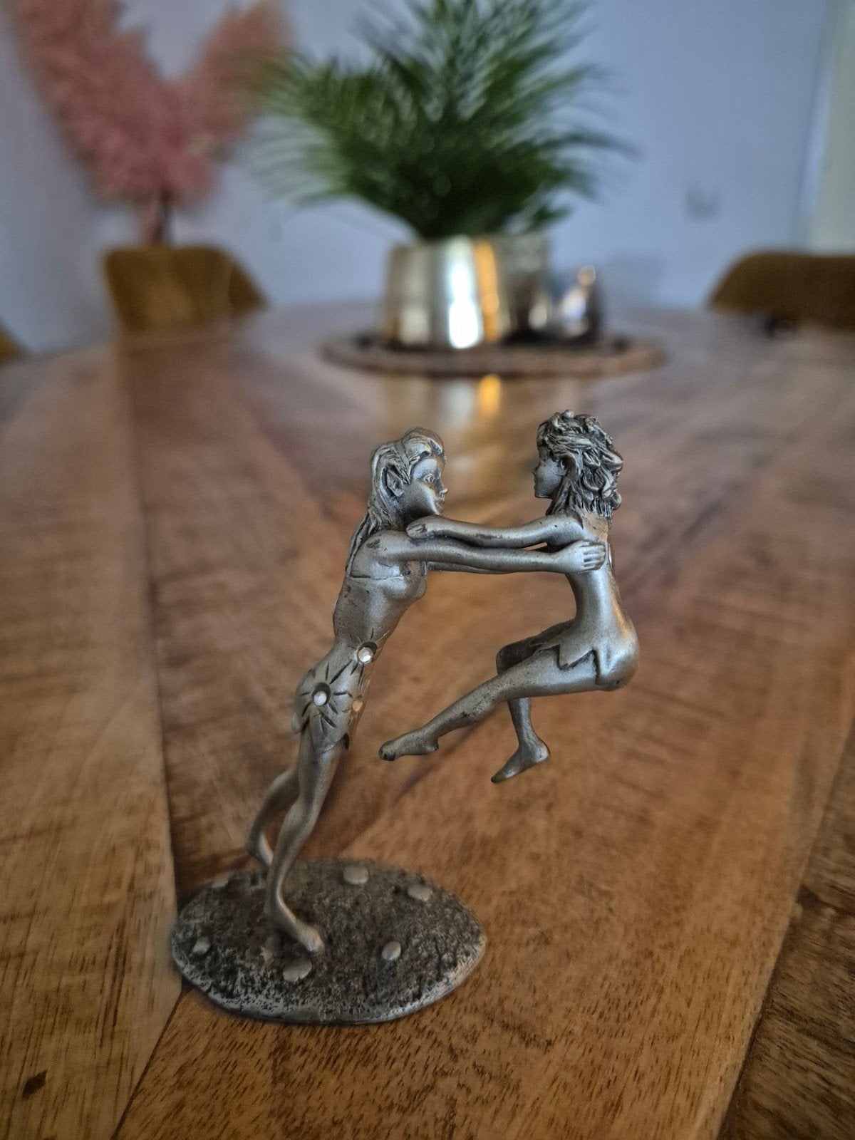 Klein beeldje van twee dansende elfjes, Verzamelen, Ophalen of Verzenden, Zo goed als nieuw, Fantasy