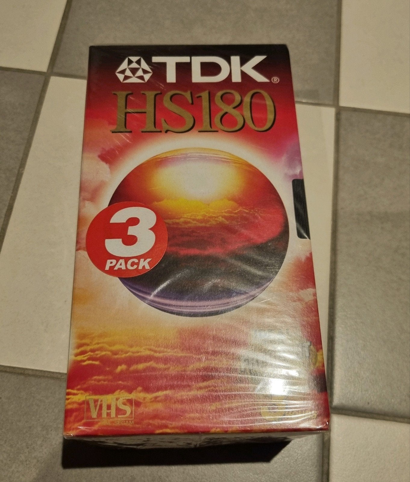 TDK VHS HS180 Videobanden – 3-pack
3 nieuwe TDK VHS HS180 vi, Alle leeftijden, Ophalen, Nieuw in verpakking, Overige genres