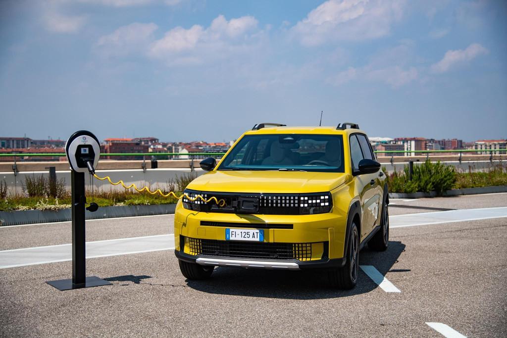 Fiat Grande Panda 1.2 Hybrid La Prima | Te Bestellen |, 600 kg, Bedrijf, 3 cilinders, Blauw